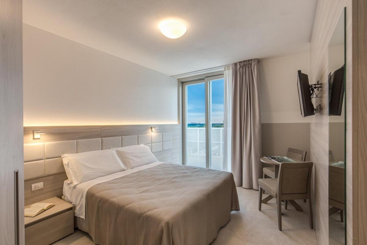 Deluxe Suite with Spa Bath and Balcony